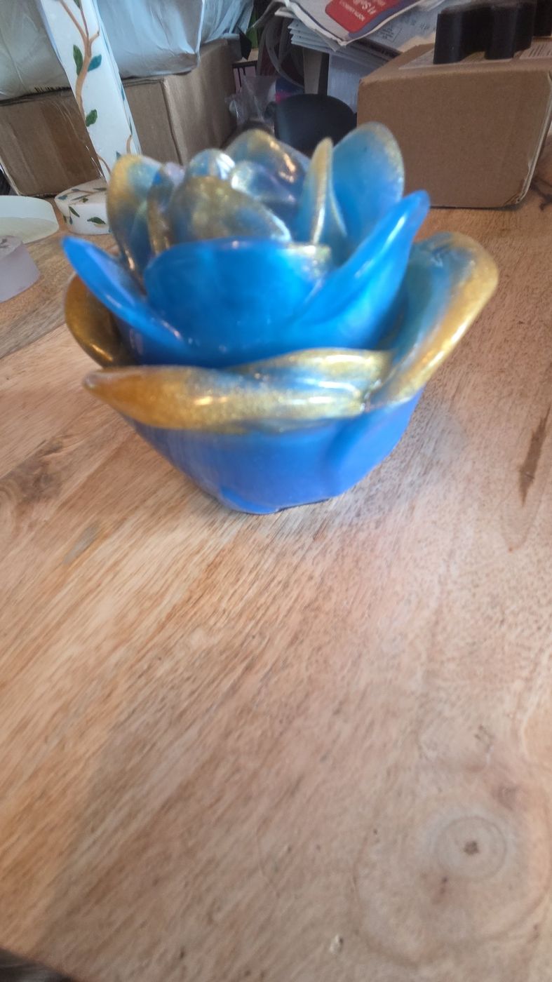 Acorn-shaped trinket box in yellow and bronze