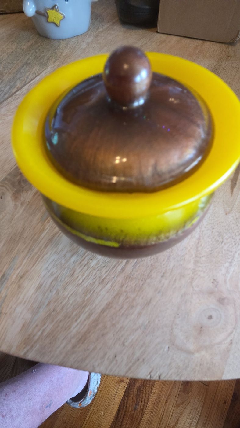 Blue and gold rose-shaped trinket box