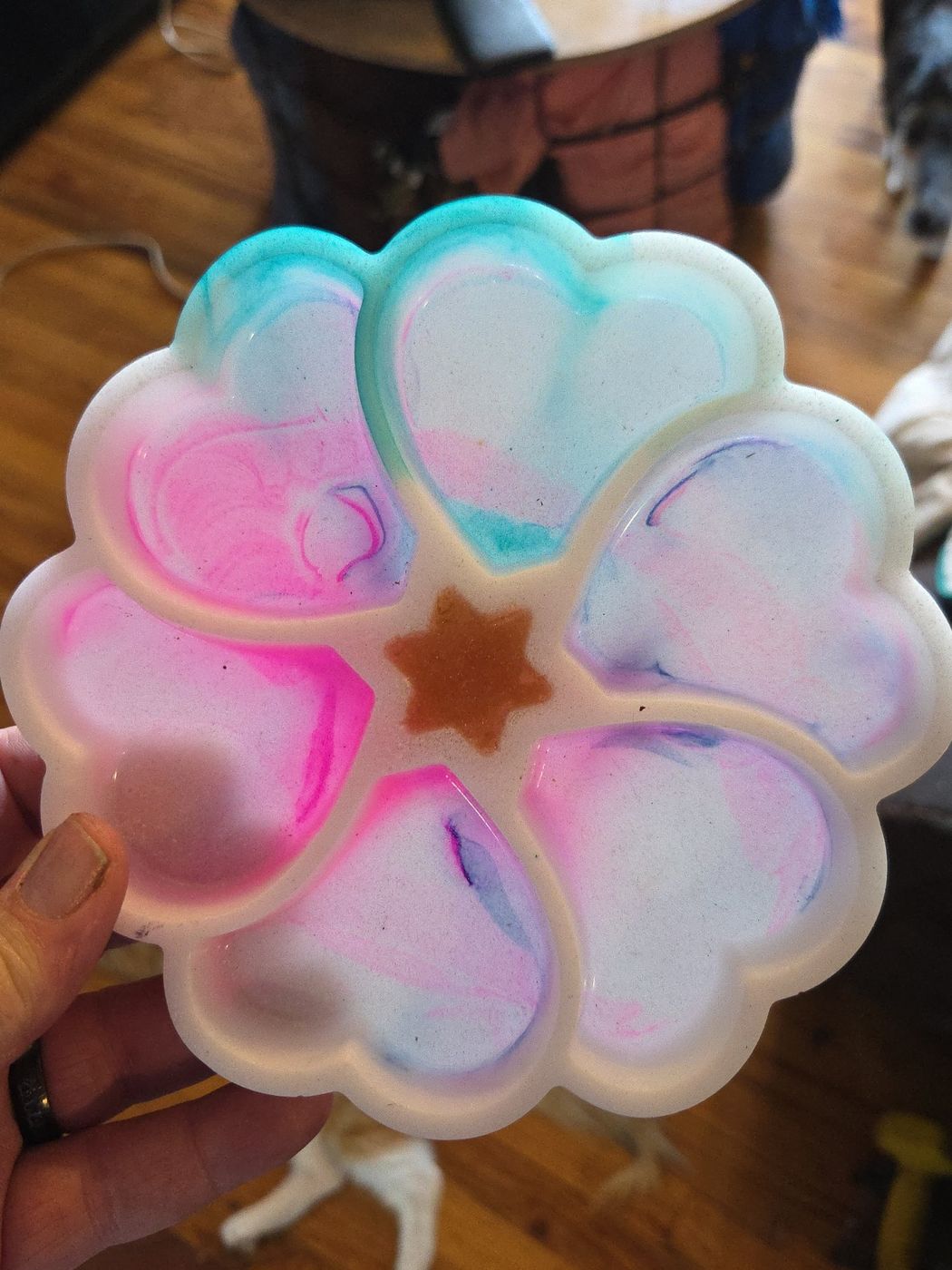 Pastel flower-shaped dish with gold star
